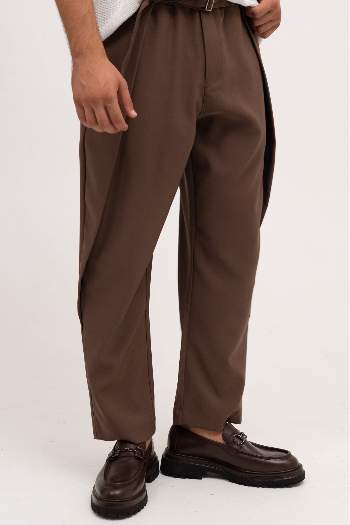 מכנס אלגנט עם חגורה – DANTE TROUSER (מוקה)