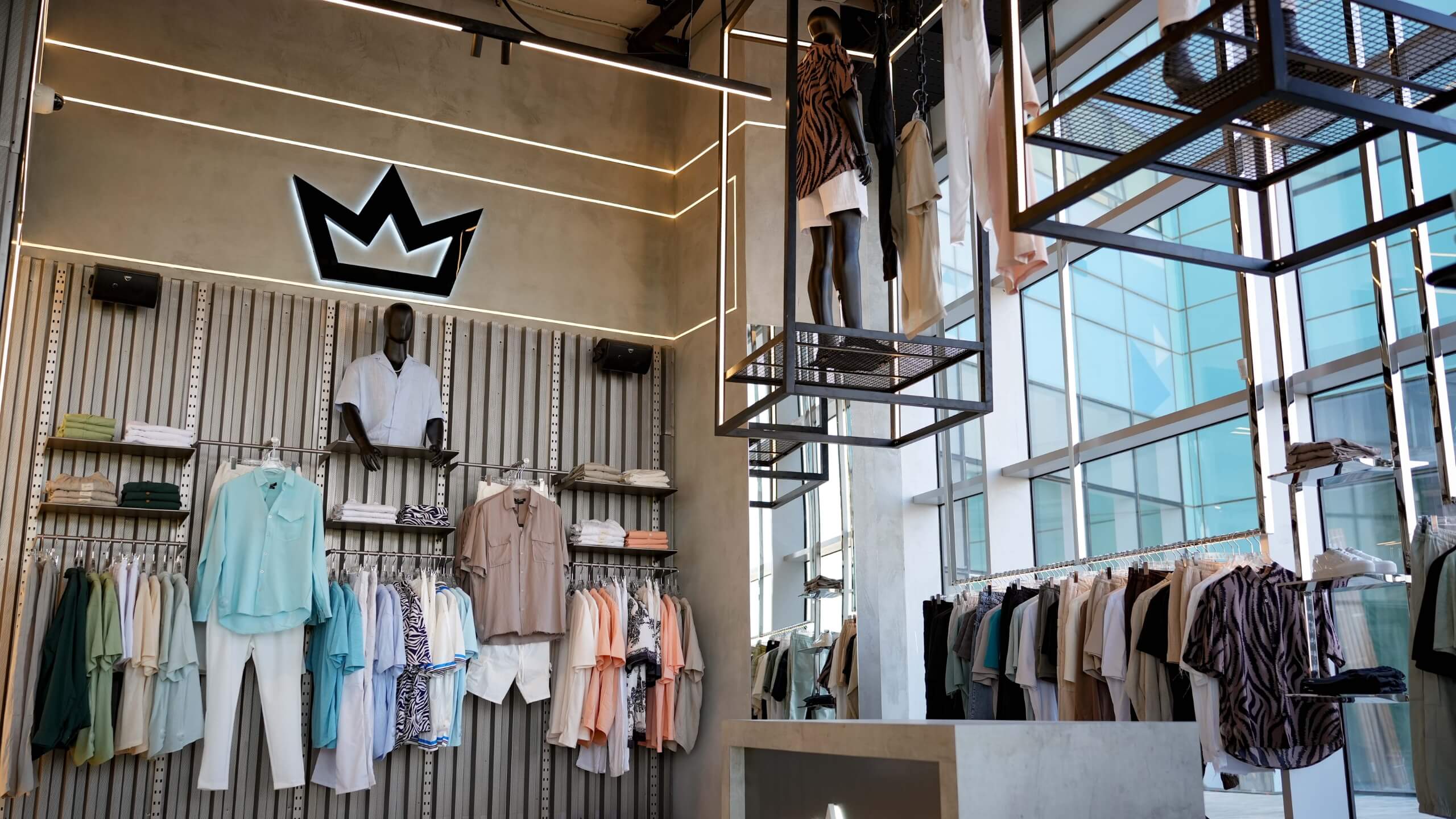 בואו נבין מה עובר על מרגי: 5 טרנדים באופנה לגבר שאתם הולכים לראות בחורף 2025