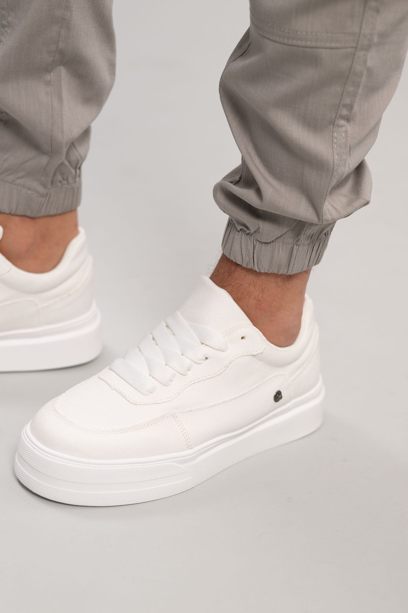 נעלי סניקרס לחתן