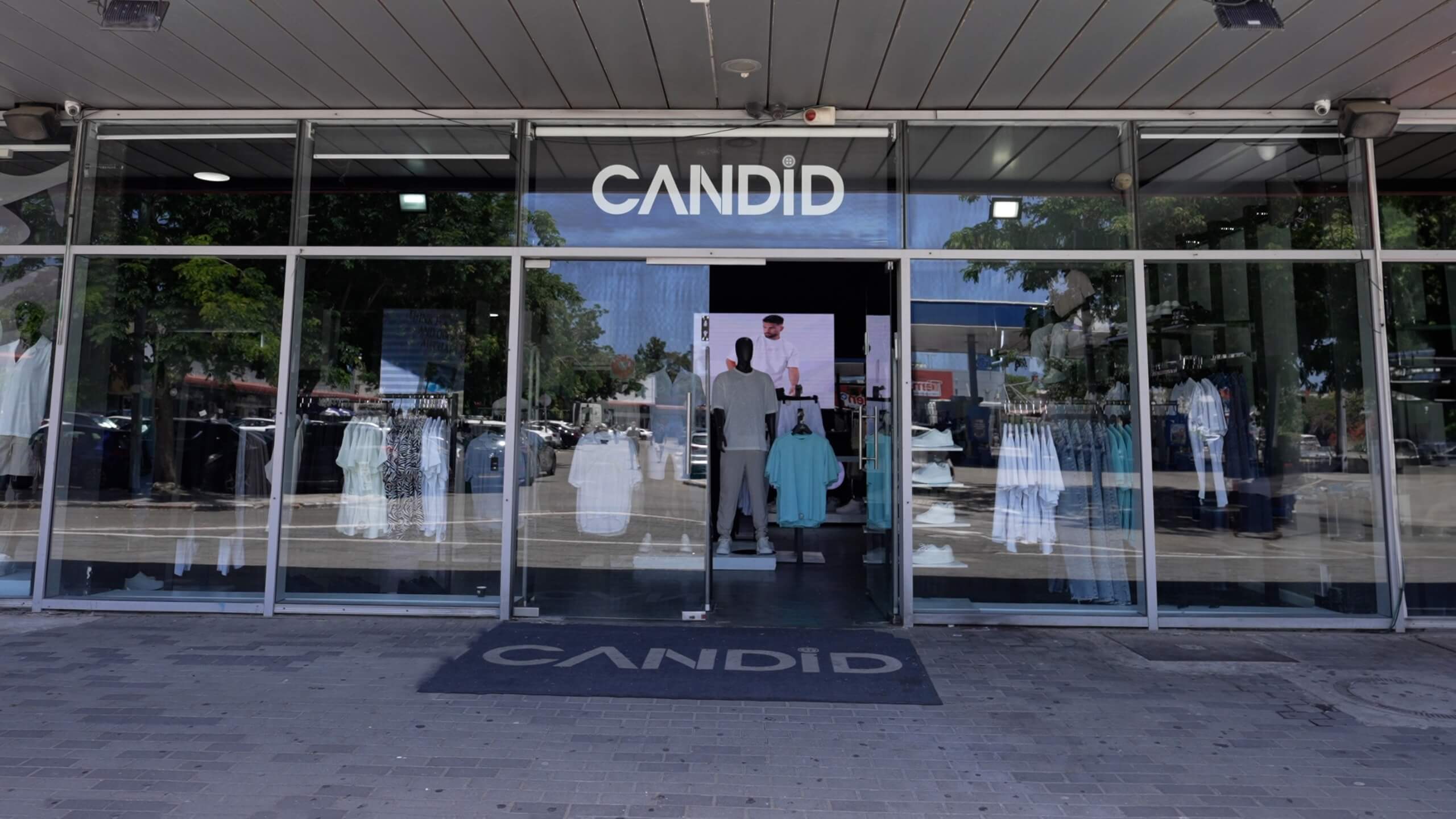 איך להתלבש לחתונה של חבר