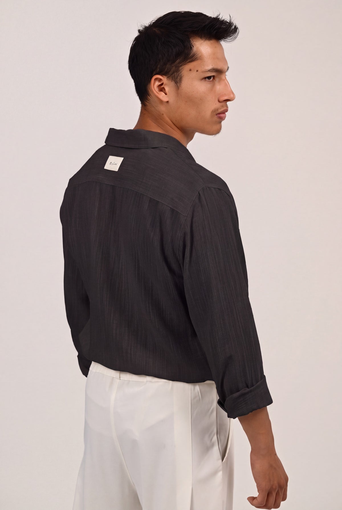 מכופתרת ארוכה – Sunveil Linen (שחור) 2